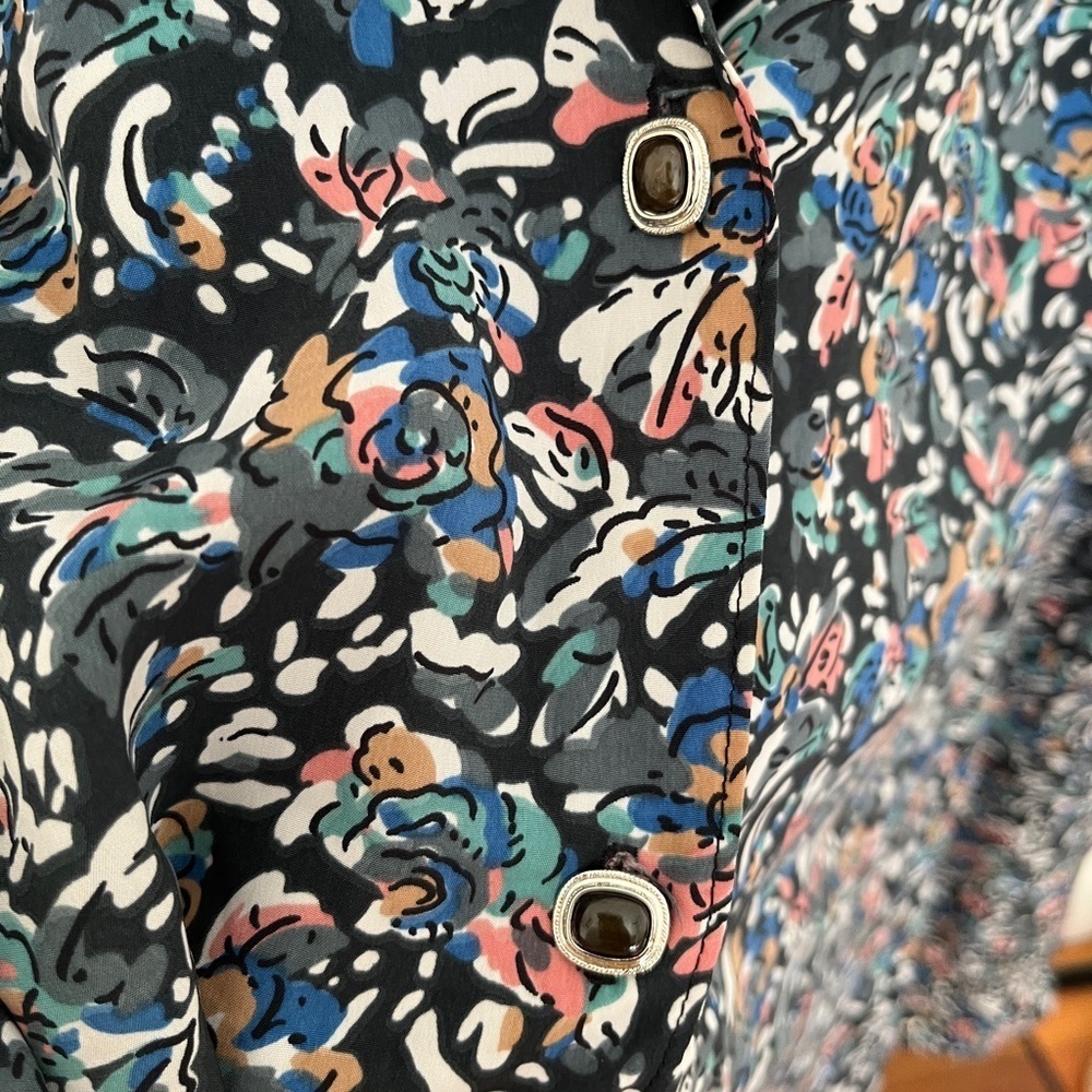 Vintage Floral Long Sleeve Blouse with button details - Picture 2 of 4